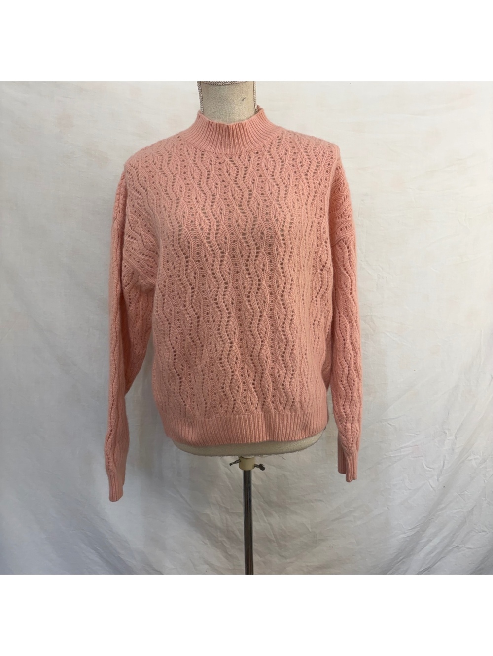 Dusty pink lambswool knit sweater size medium vintage 90s